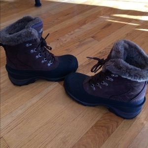 North Face Women’s snow boots- size 8